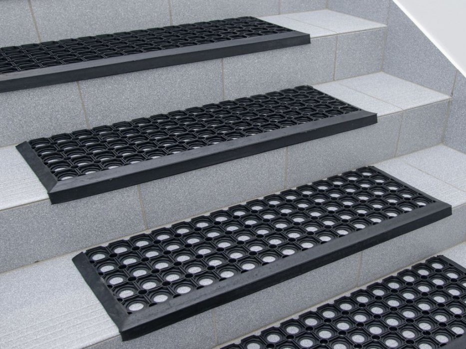 Gumový nášľap na schody Compos – 22 × 75 cm - obrázok 3