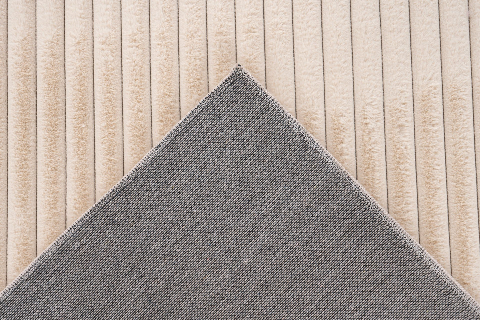 Kusový koberec PLUSH- béžový  160x230 - obrázok 3