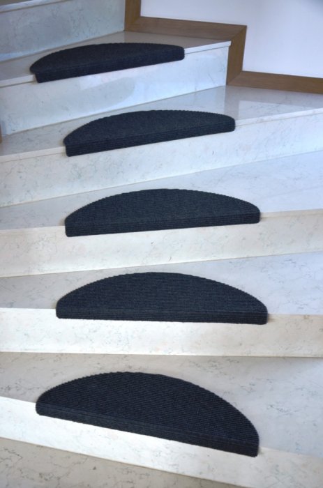 Koberec na schody Quick  – Polkruh, čierny, 24 × 65 cm - obrázok 3
